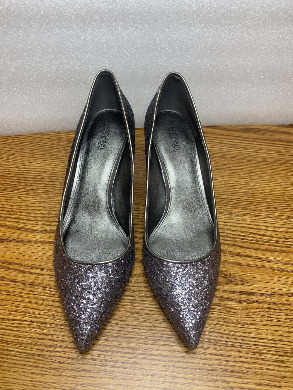Michael Michael Kors Claire Grey Glitter Pump Heels Sandals Size 8M Slip on